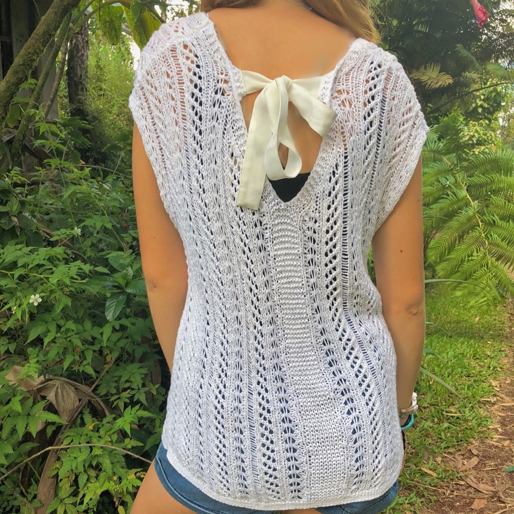 vintage white tank-sweater with cream white bow